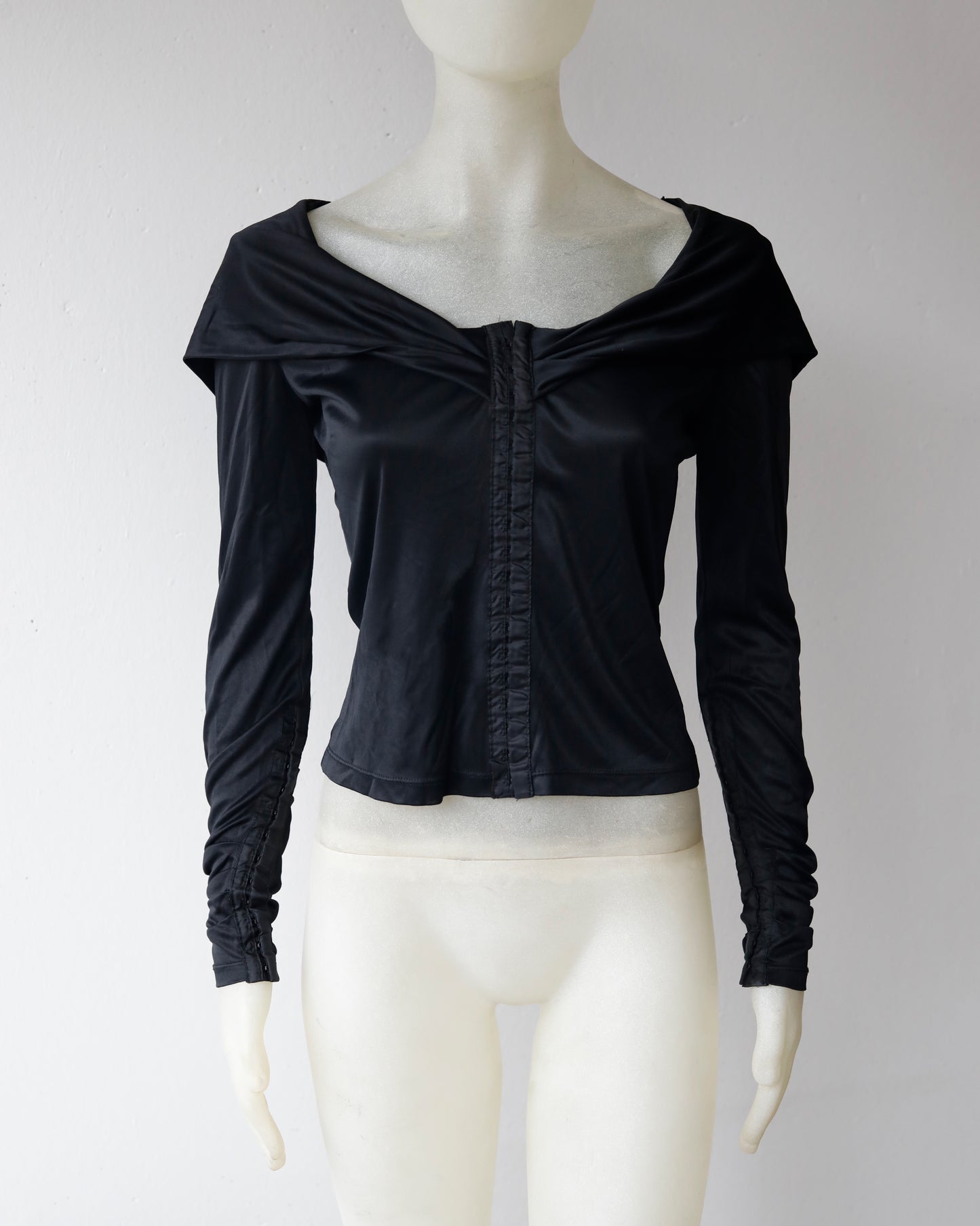 Vintage D&G hooded hook & eye closure top