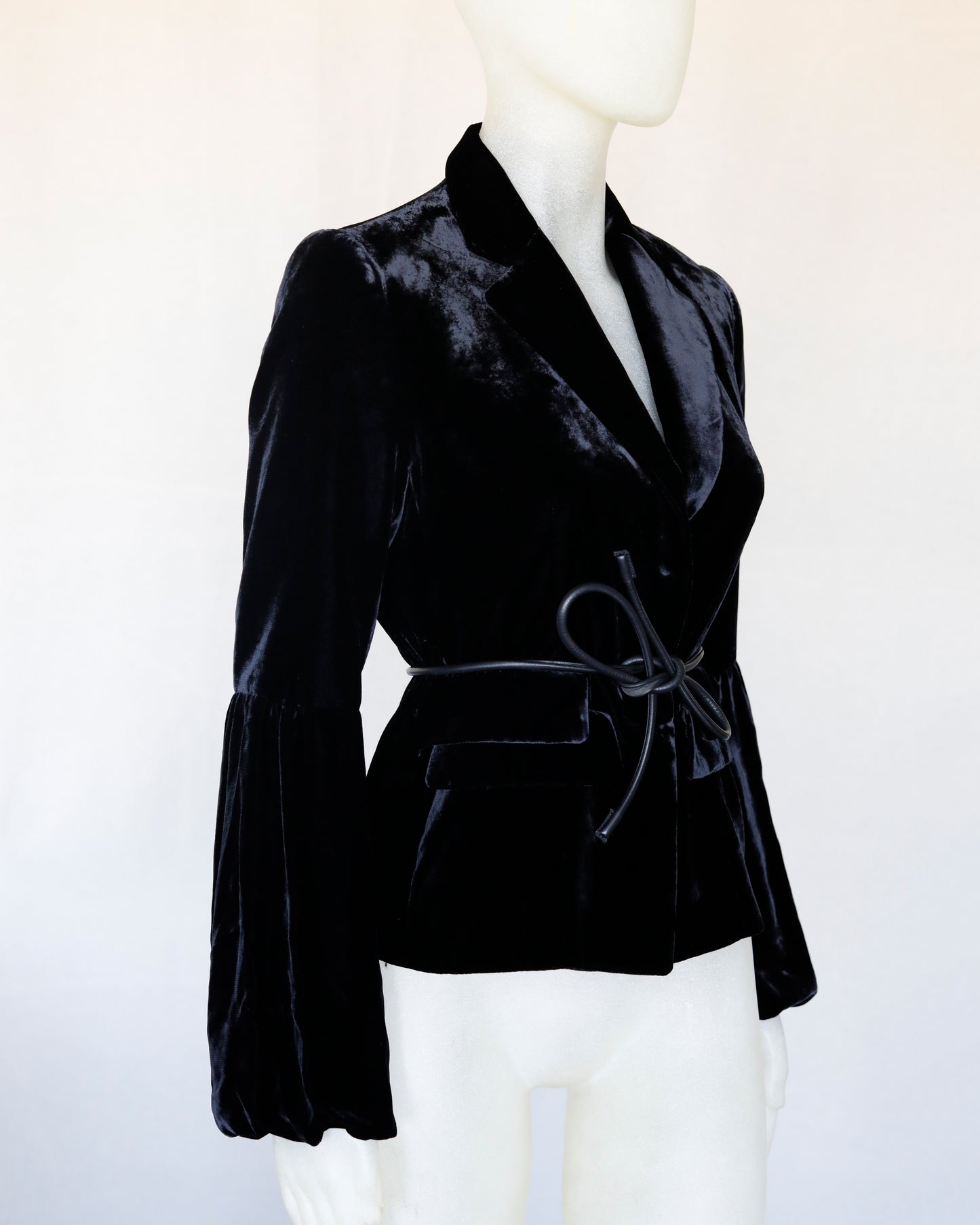 Gucci 1999 by Tom Ford runway velvet jacket with puff sleeves
