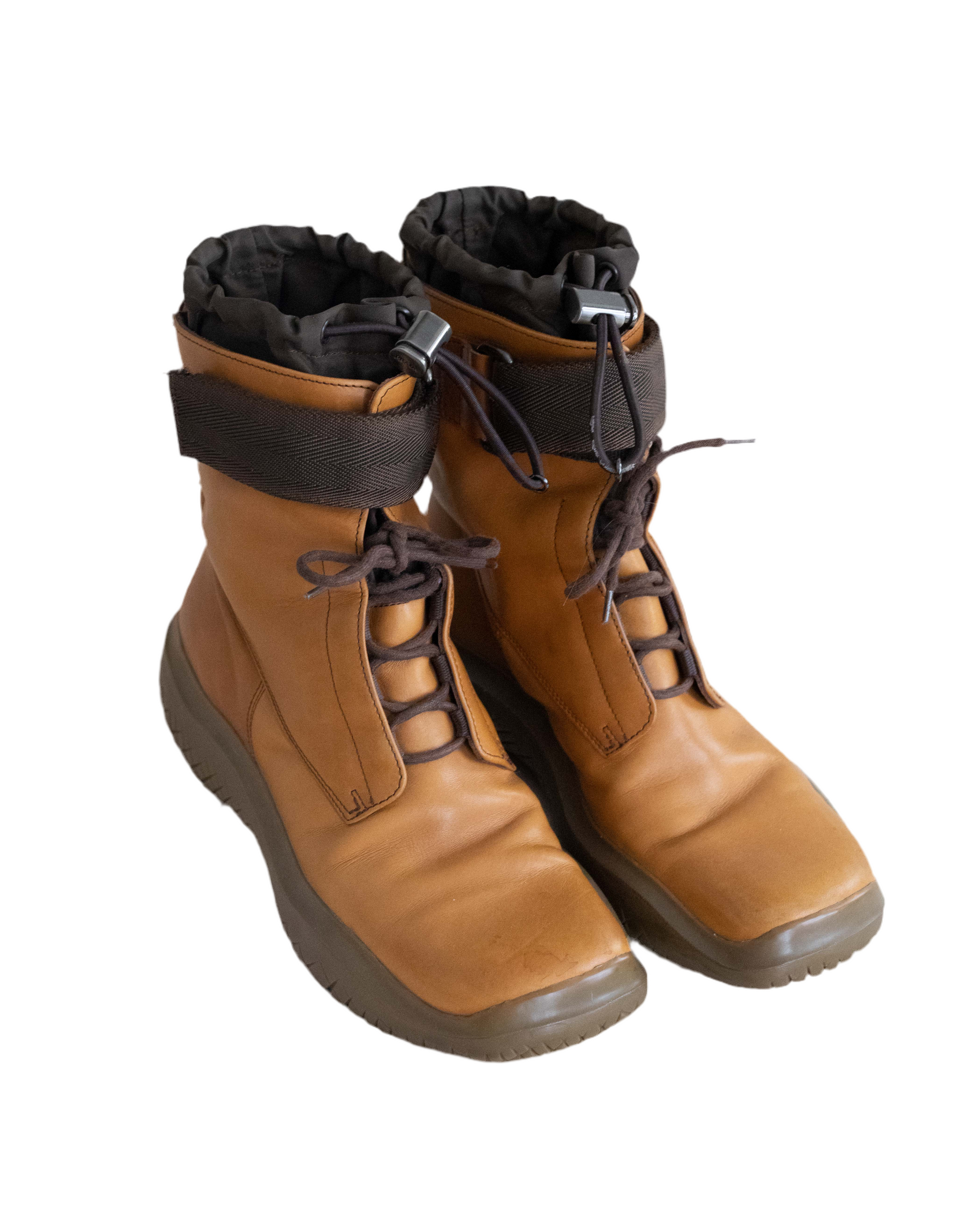 Prada FW 1999 runway square-toe Vibram utility boots – Amiata Archive Prada FW 1999 runway square-toe Vibram utility boots – Amiata Archive