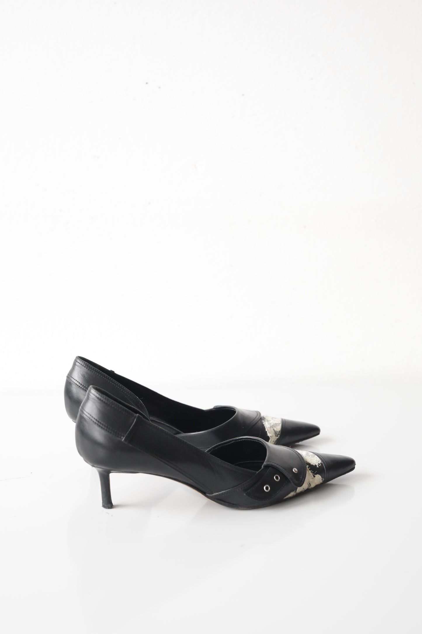 Vintage pointy John Galliano Pumps with lace applications