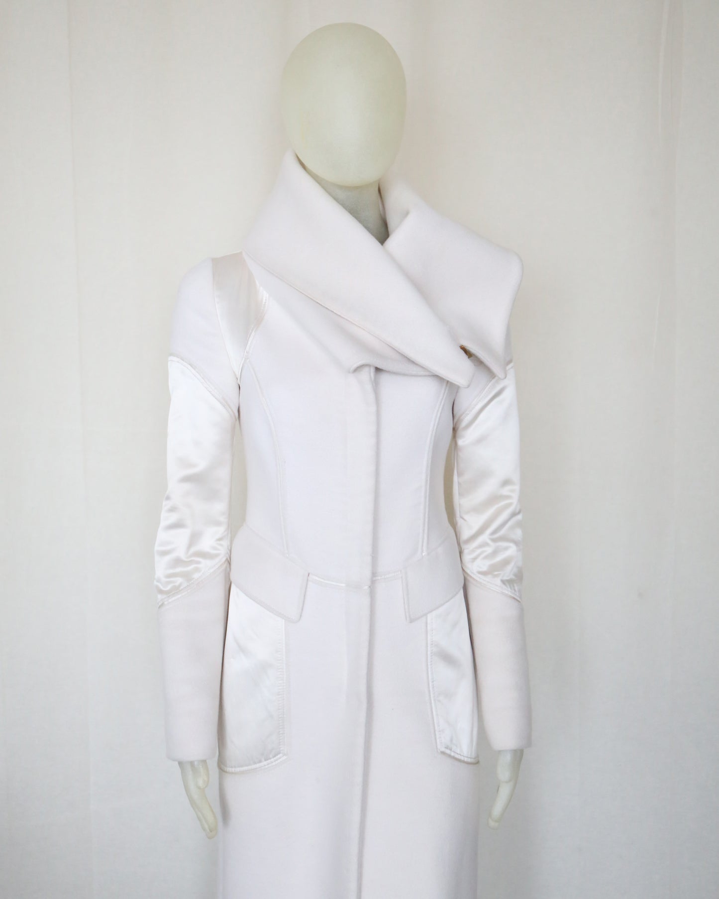 Gucci by Tom Ford FW 2003 White Corseted Runway Coat